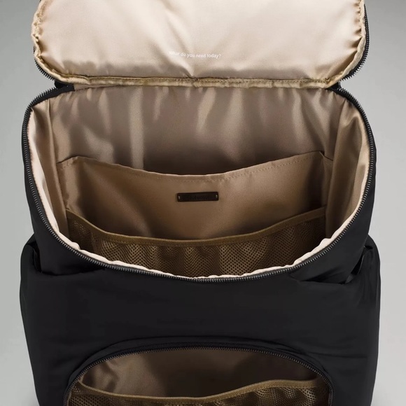 Lululemon New Parent Backpack 17L - Picture 3 of 9